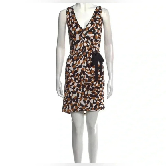 Diane Von Furstenberg Dresses & Skirts - DIANE VON FURSTENBURG Silk Side Tie Dress / Size 4 /